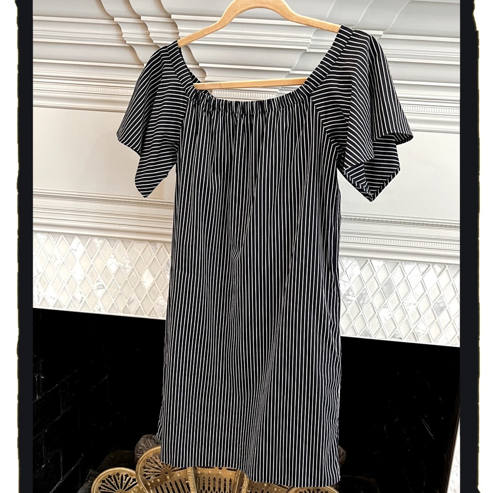Off the Shoulder Dress - Size XS…Has Pockets!!!